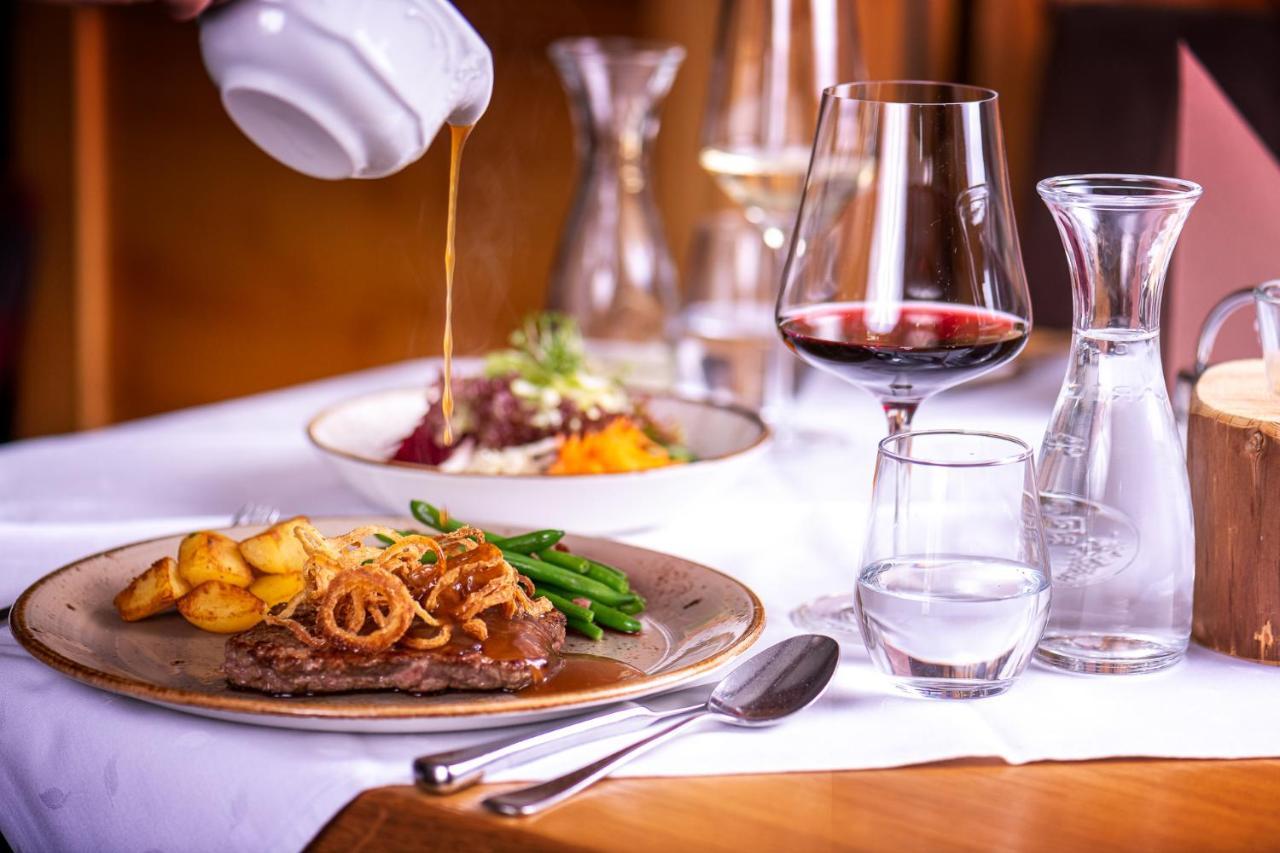 Pension Restaurant Dorfalm Leogang Eksteriør billede