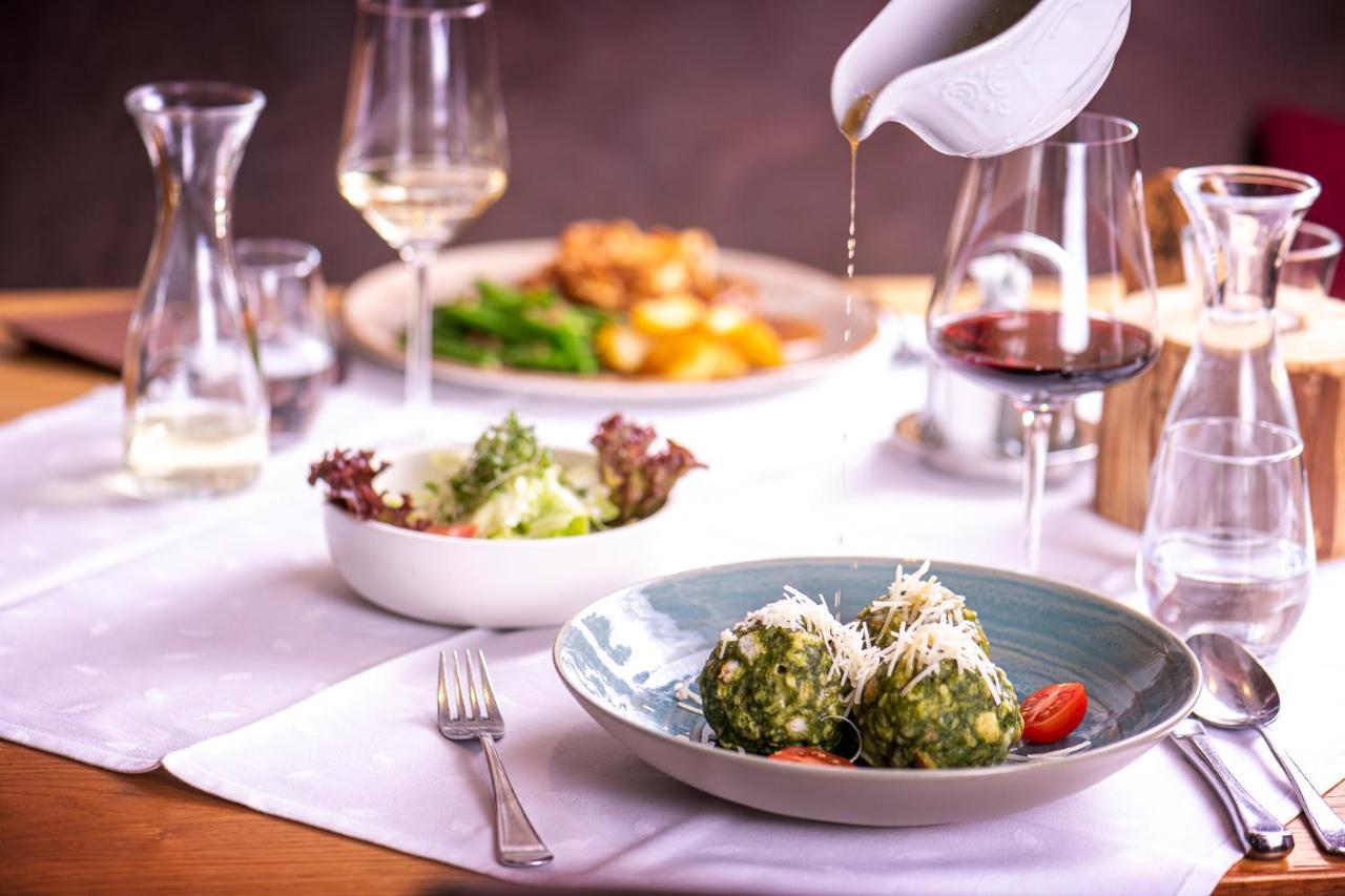 Pension Restaurant Dorfalm Leogang Eksteriør billede